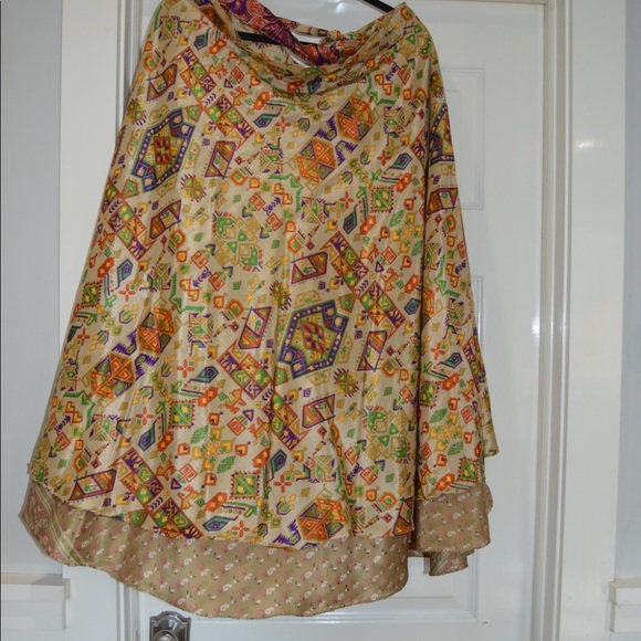 Beautiful layered maxi wrap skirt . - Picture 2 of 8